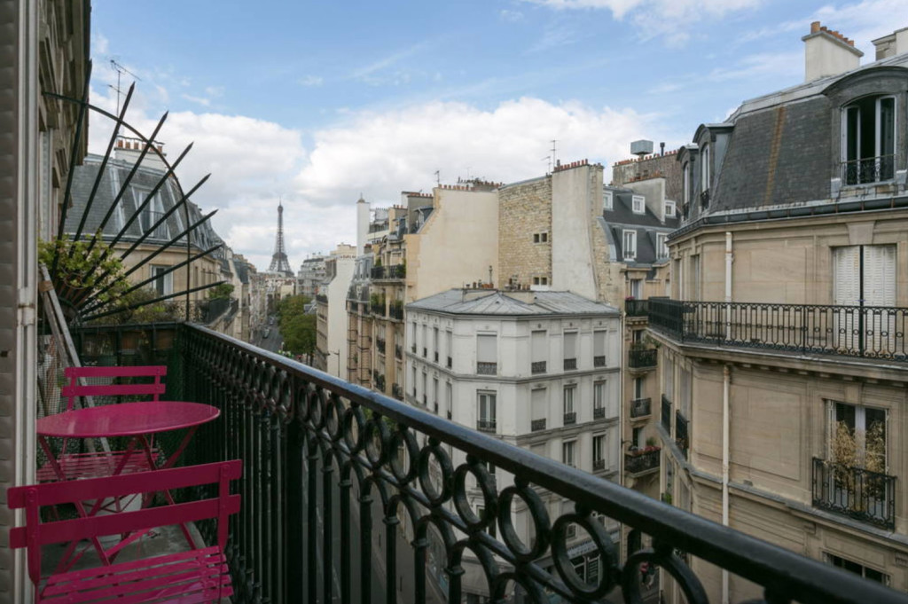 Paris Airbnb | Meemaw Eats